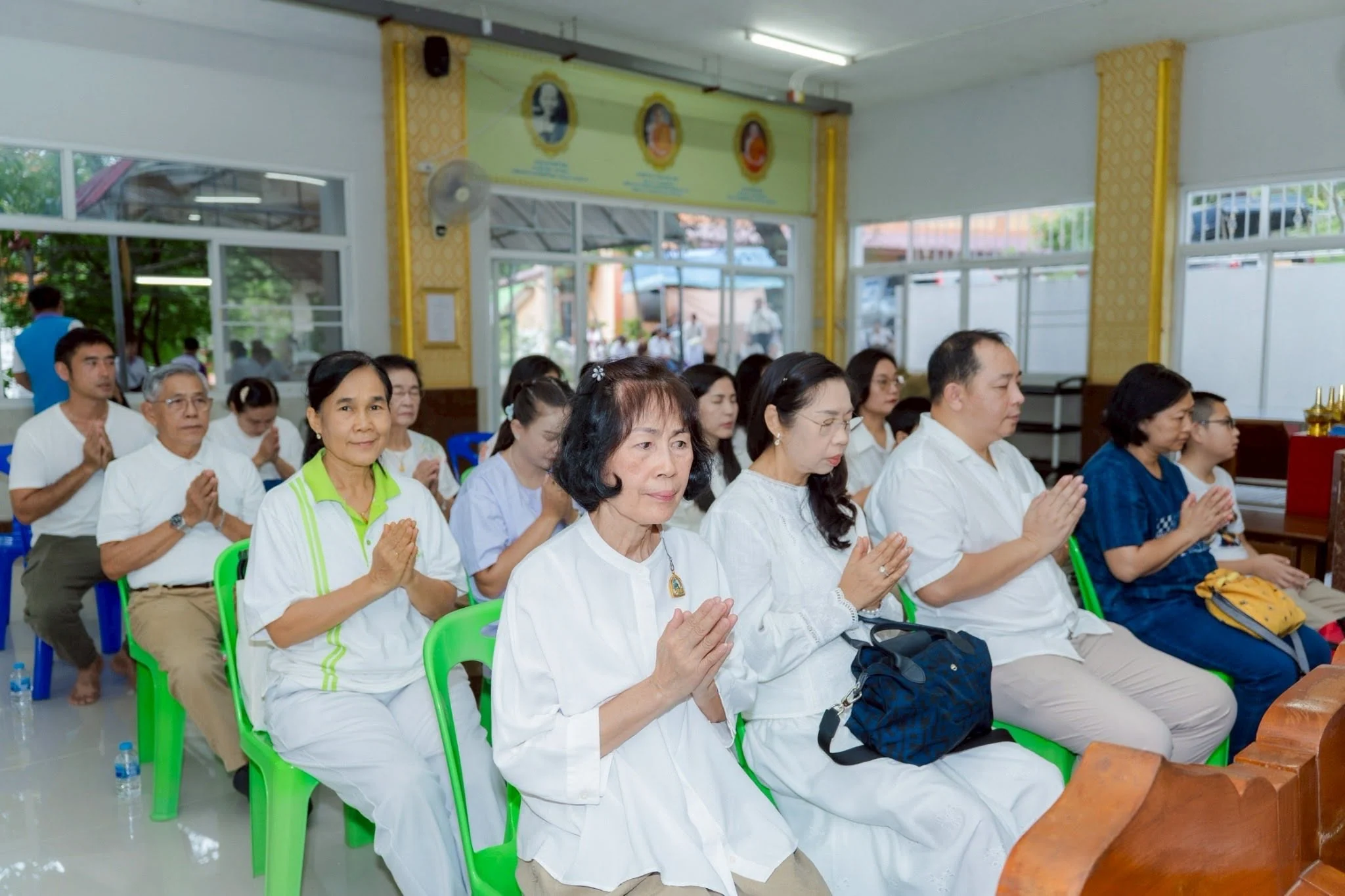 ภาพประกอบ ปลาบปลื้มไปด้วยกันทุกภาคส่วน ทั้งพระภิกษุ สามเณร เจัาภาพทุกคณะ ศิษย์เก่าทุก ๆ คน ….